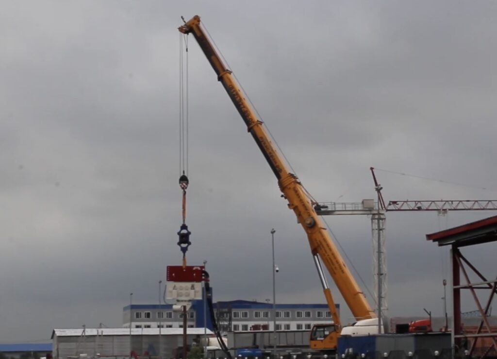 FINAROS - Vibrationsdämpfer für Vibro Hämmer gegen gefährliche Schwingungen bei Rammarbeiten mit mobilen Kranen